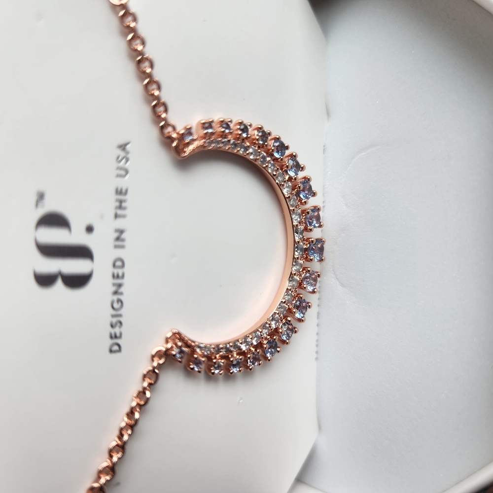 Elegant Rose Gold Necklace with Crystals